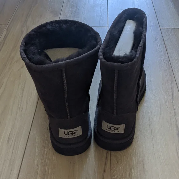 Uggs - Picture 3 of 4